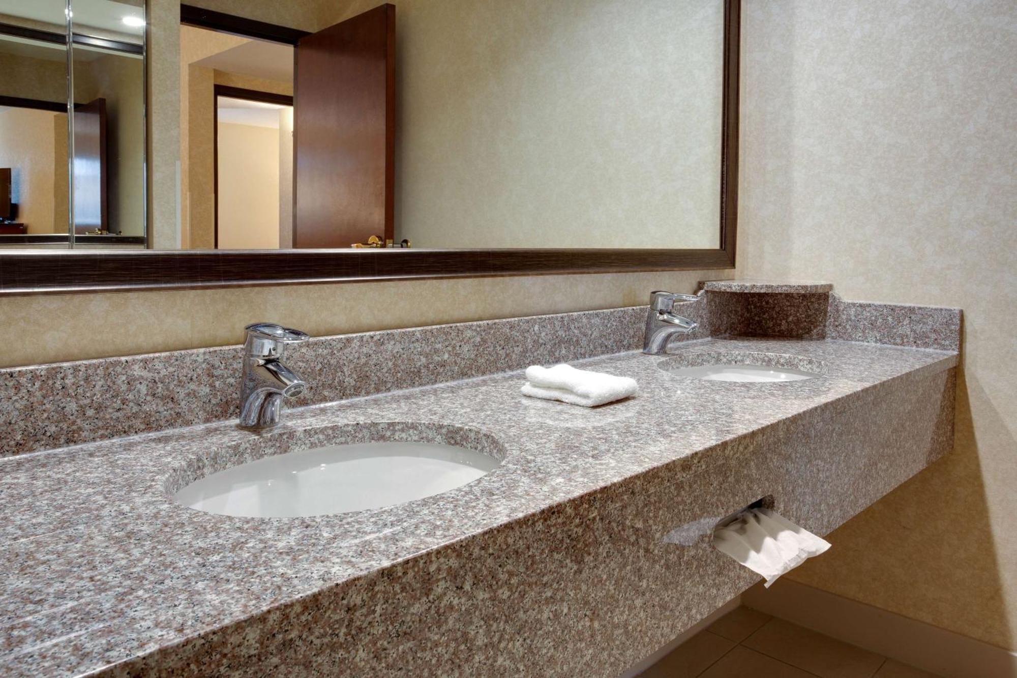 Drury Inn & Suites Терре-Хот Экстерьер фото